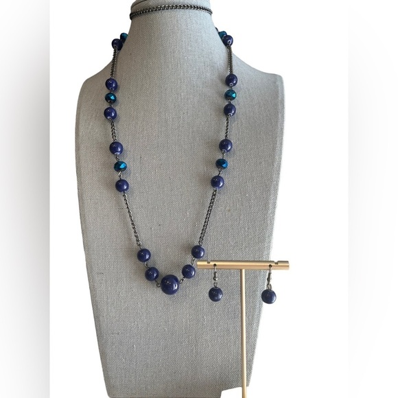 Long crystal beaded necklace with matching earrings - Picture 3 of 3